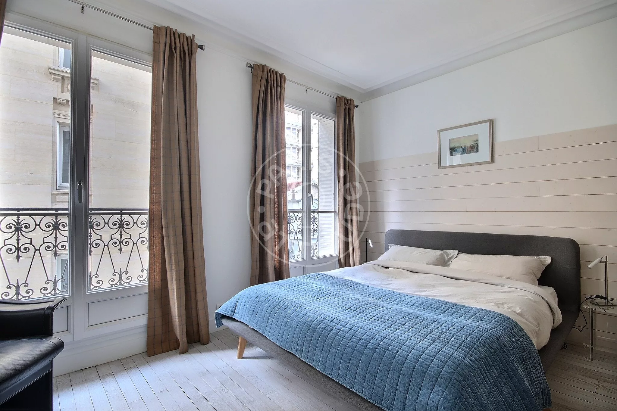 Flat Avenue Sainte-Foy in Neuilly-sur-Seine
