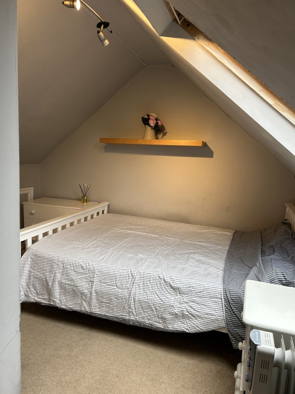 Room Salcombe Close in Trafford