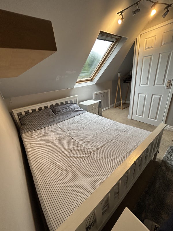 Room Salcombe Close in Trafford