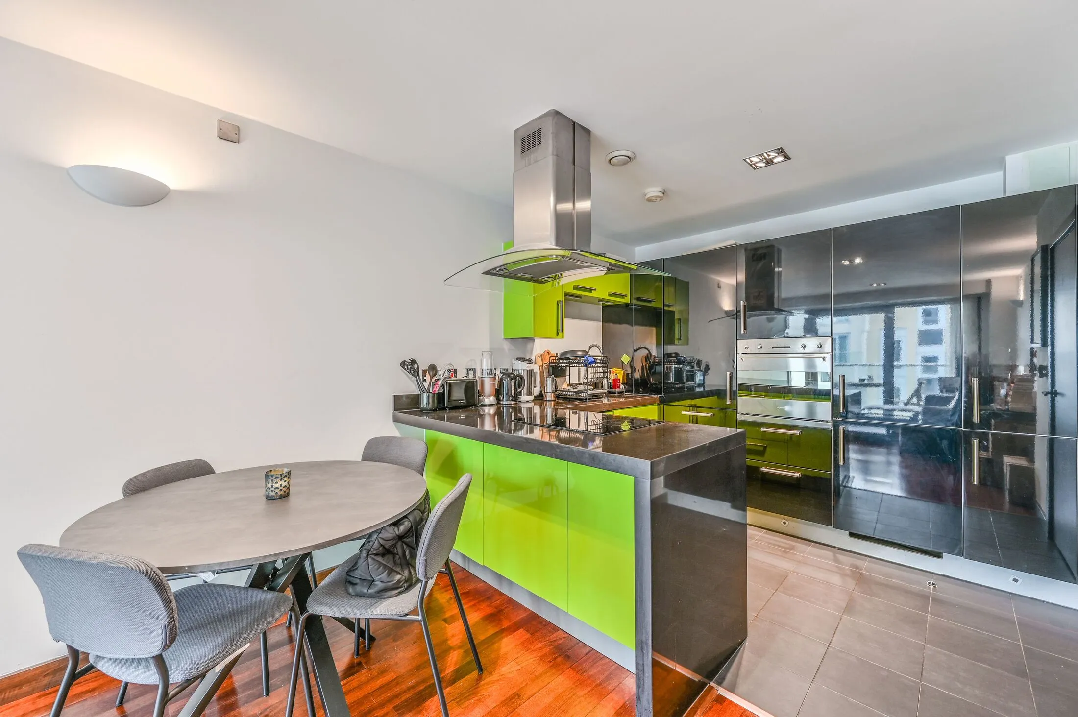 Flat Bridges Court in Greater London