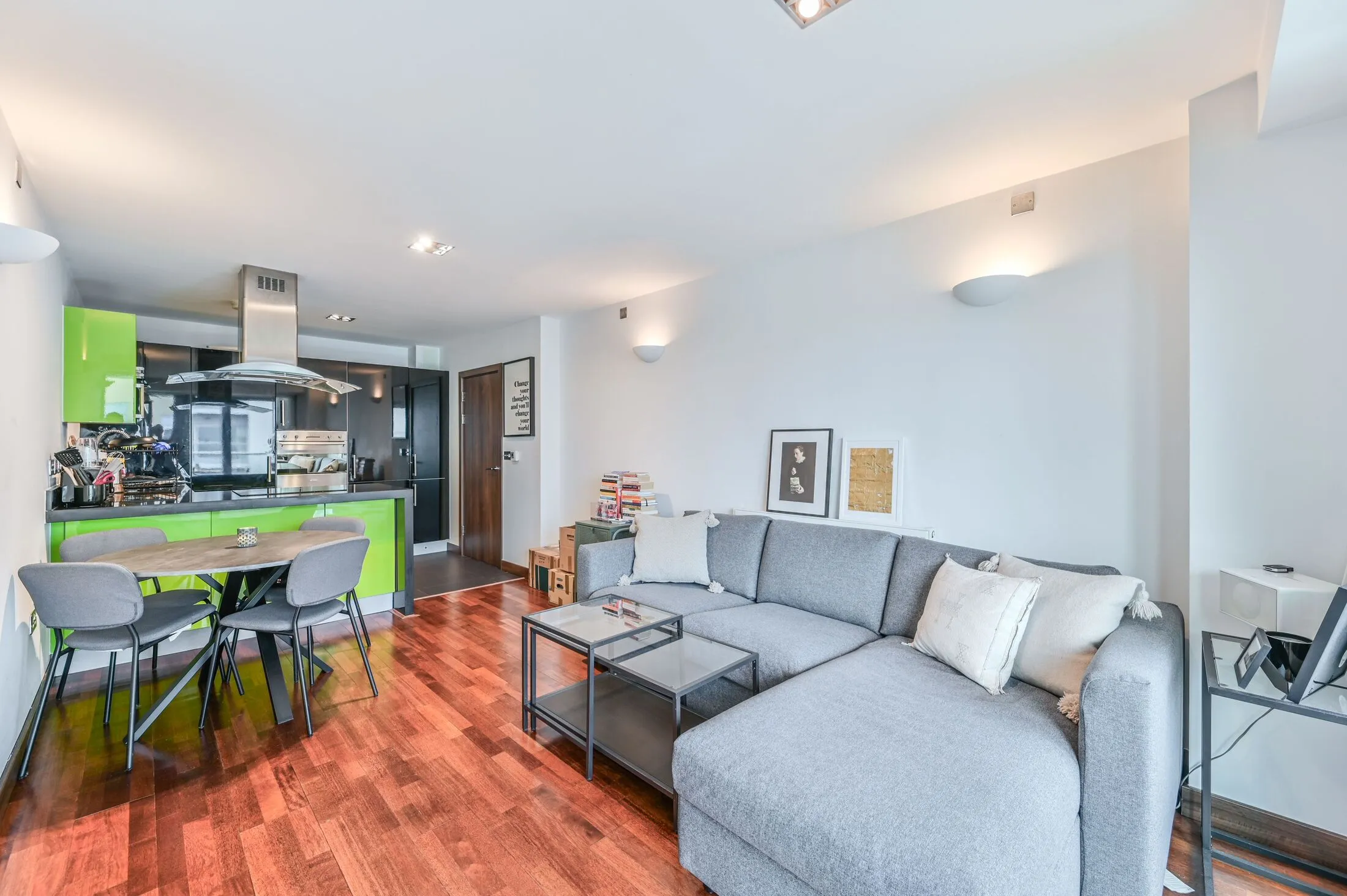 Flat Bridges Court in Greater London