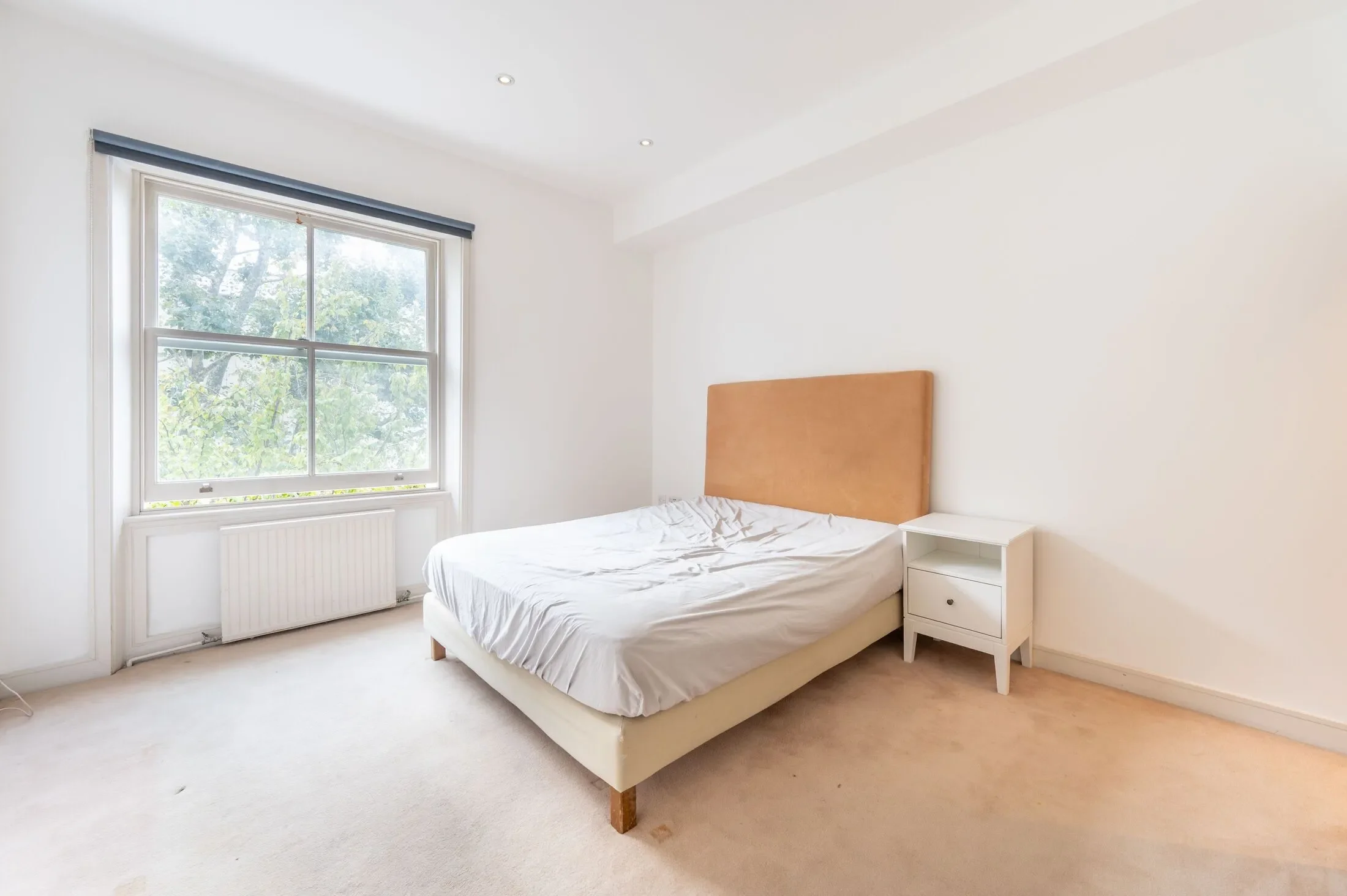 Flat Upper Addison Gardens in Greater London