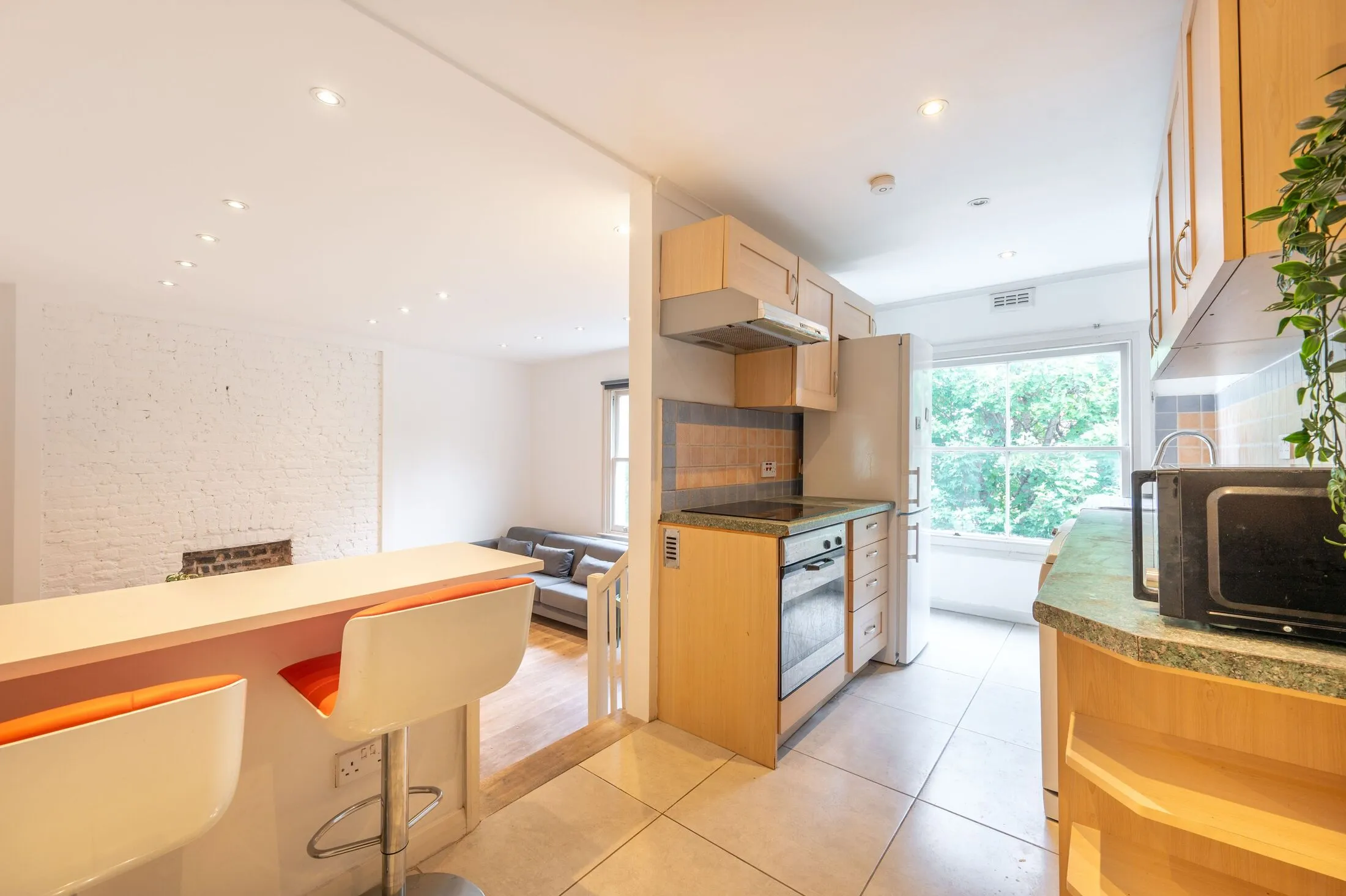 Flat Upper Addison Gardens in Greater London