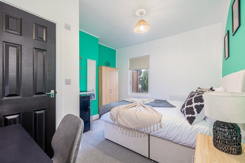 Room Haunchwood Road in Nuneaton and Bedworth