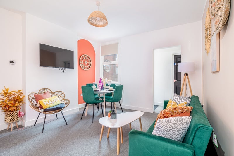Room Haunchwood Road in Nuneaton and Bedworth