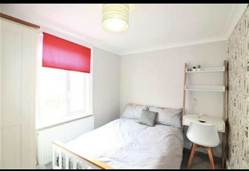 Room Colfe Road in Greater London