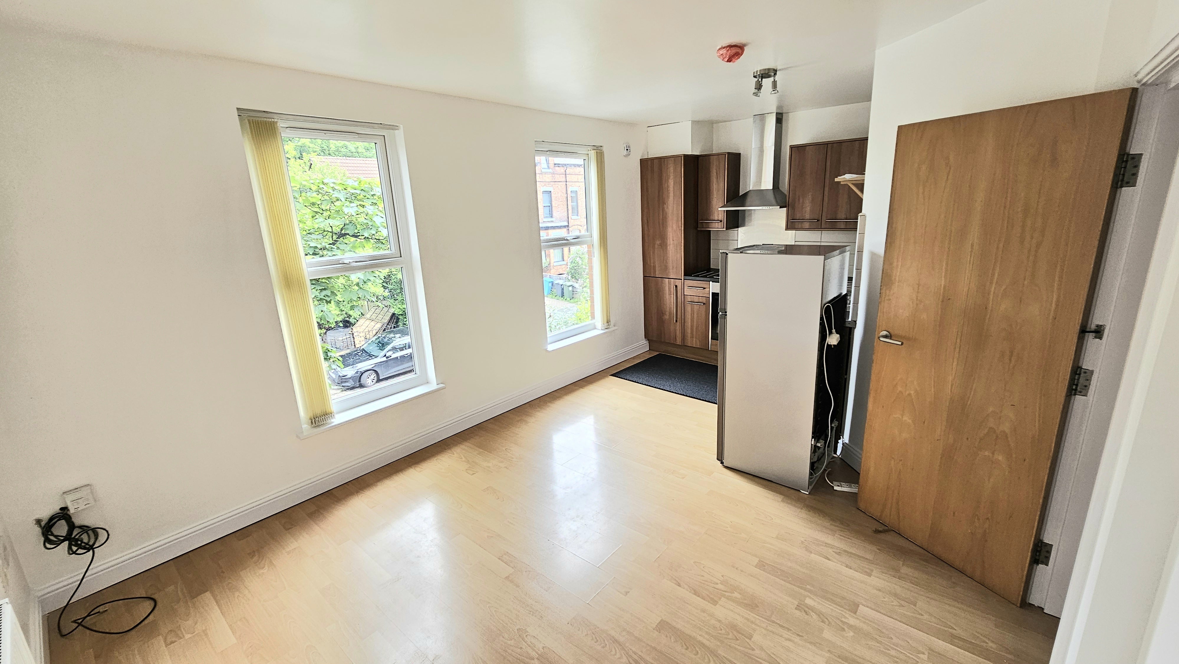 Flat Cresswell Grove in Manchester