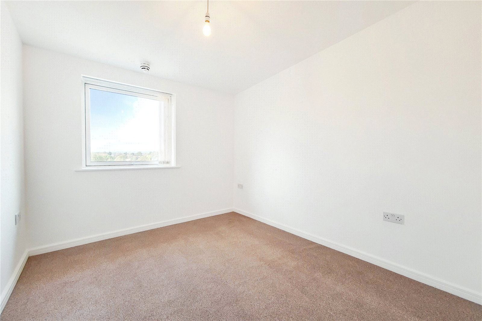Flat Heybourne Crescent in Greater London