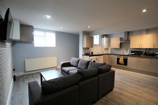Flat Mayville Place in Leeds