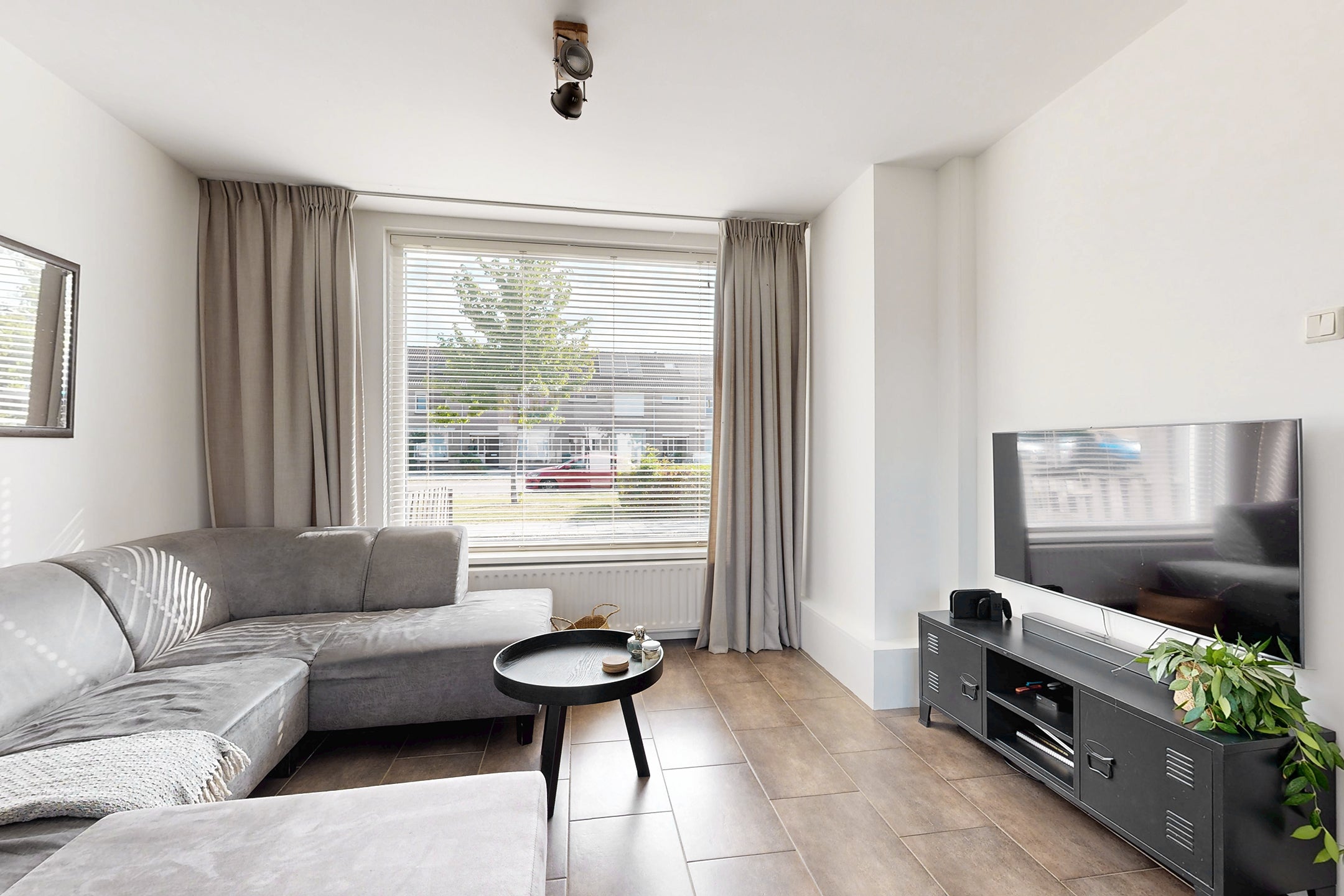 Tussenwoning te koop: Van Gaasbeekstraat 71, Klundert