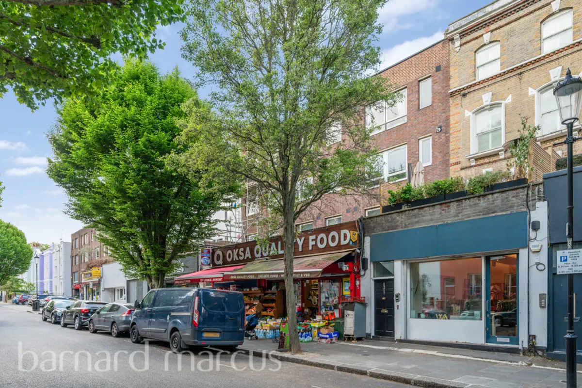Flat Clarendon Road in Greater London