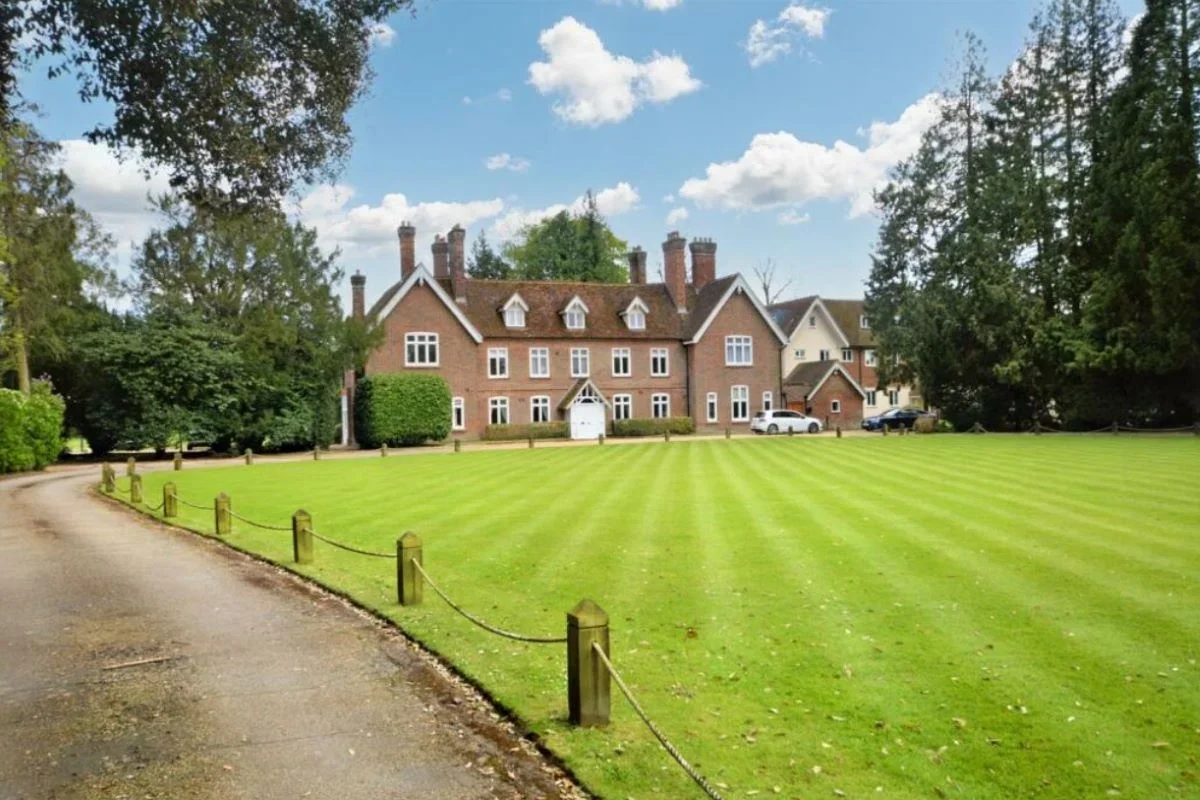 Flat Coopers Green Lane in Welwyn Hatfield