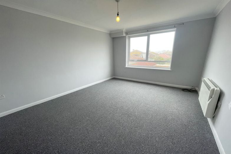 Flat South Coast Road in Peacehaven