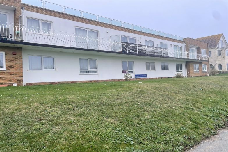 Flat South Coast Road in Peacehaven