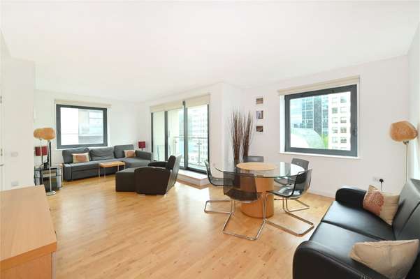 Flat South Quay Square in Greater London