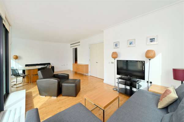 Flat South Quay Square in Greater London