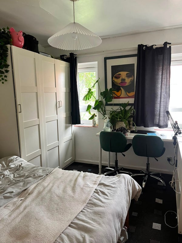Room Flower and Dean Walk in Greater London