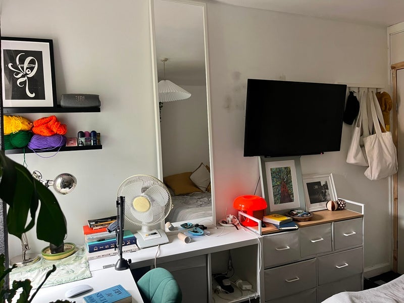 Room Flower and Dean Walk in Greater London