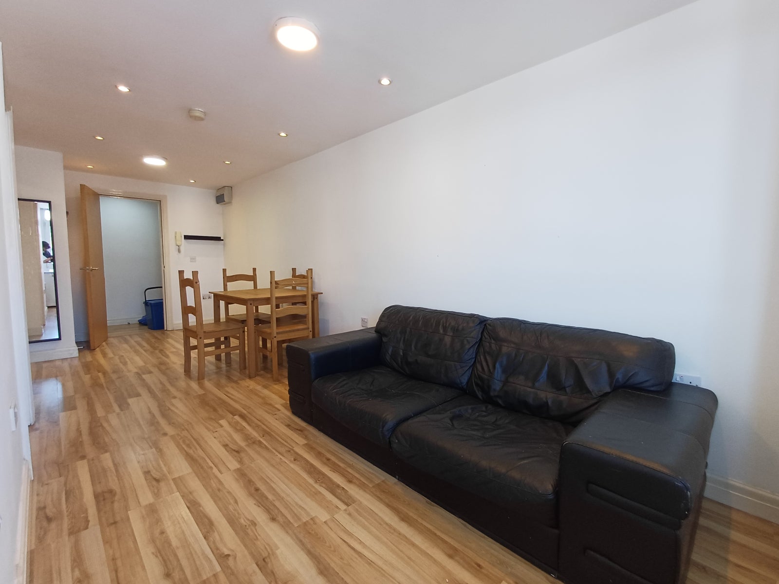 Flat Merthyr Road in Cardiff