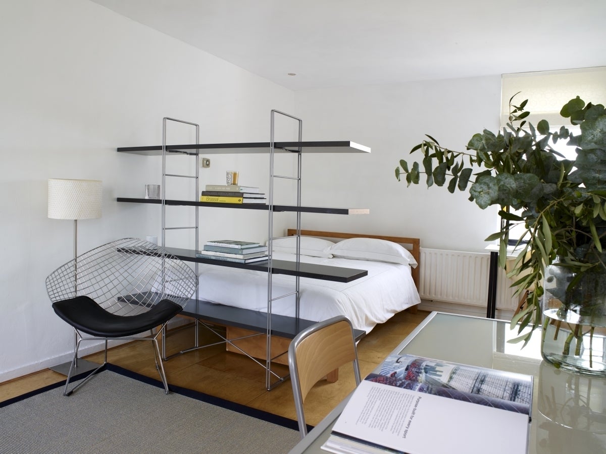 Flat Moreton Street in City of Westminster