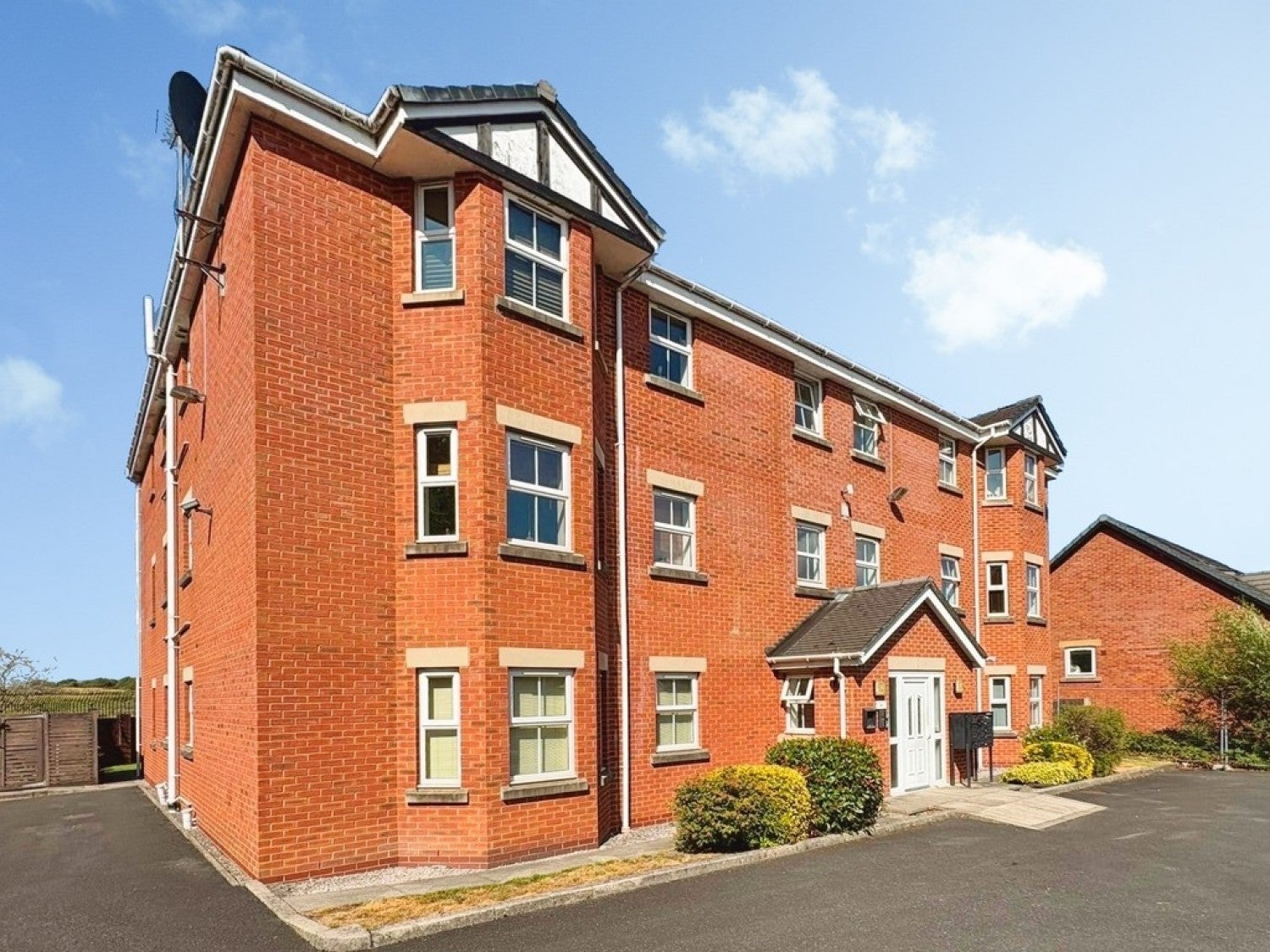 Flat Nursery Fold in Leigh