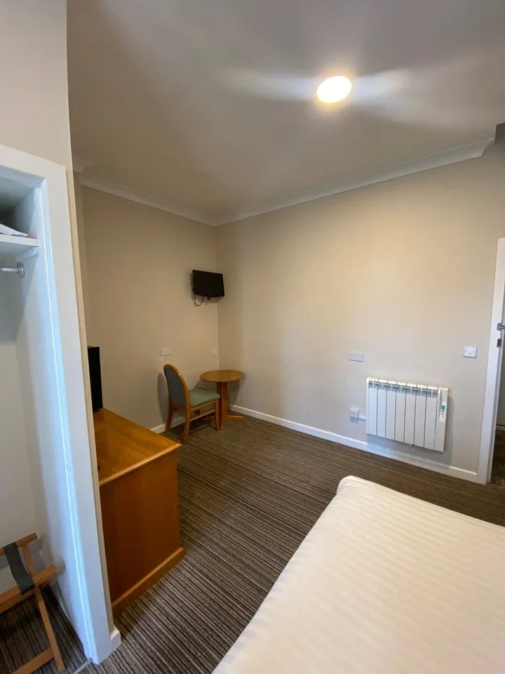 Room Hahnemann Road in Bournemouth