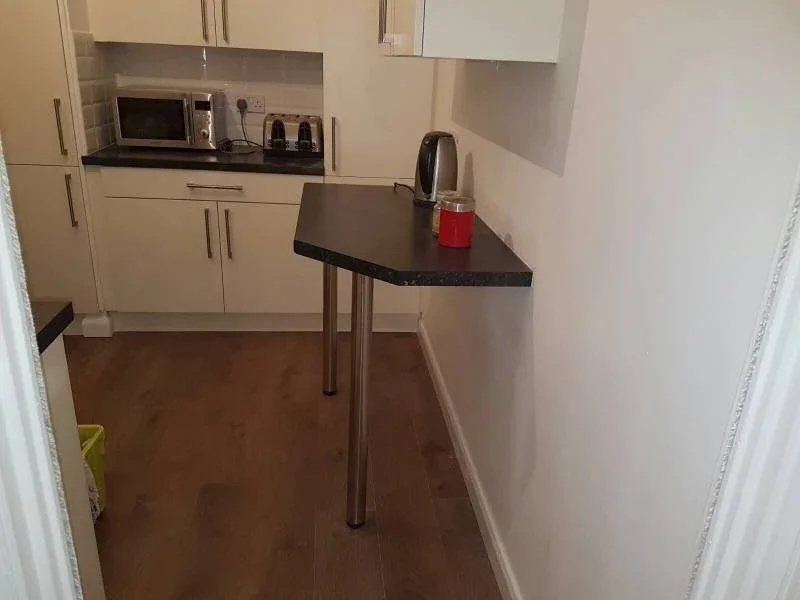 Room Amhurst Road in Greater London
