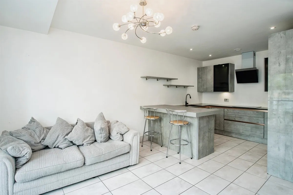 Flat Croxley Road in Dacorum