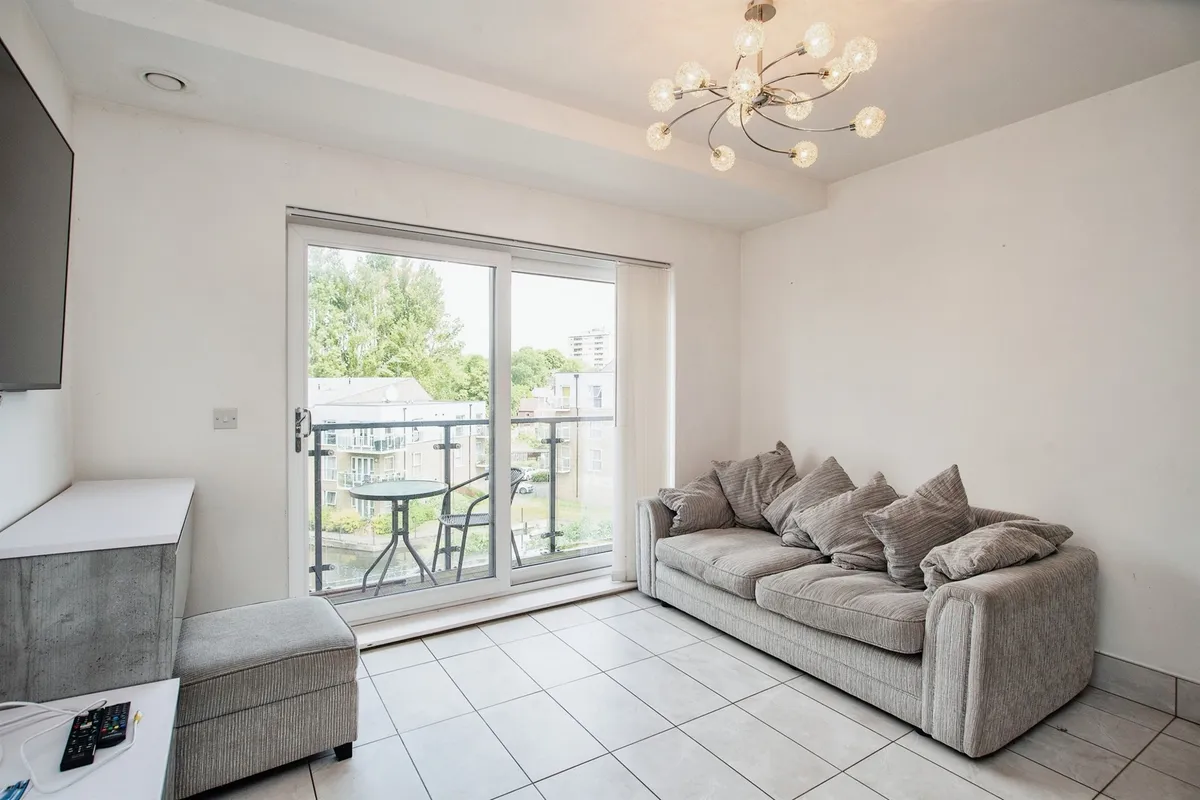 Flat Croxley Road in Dacorum