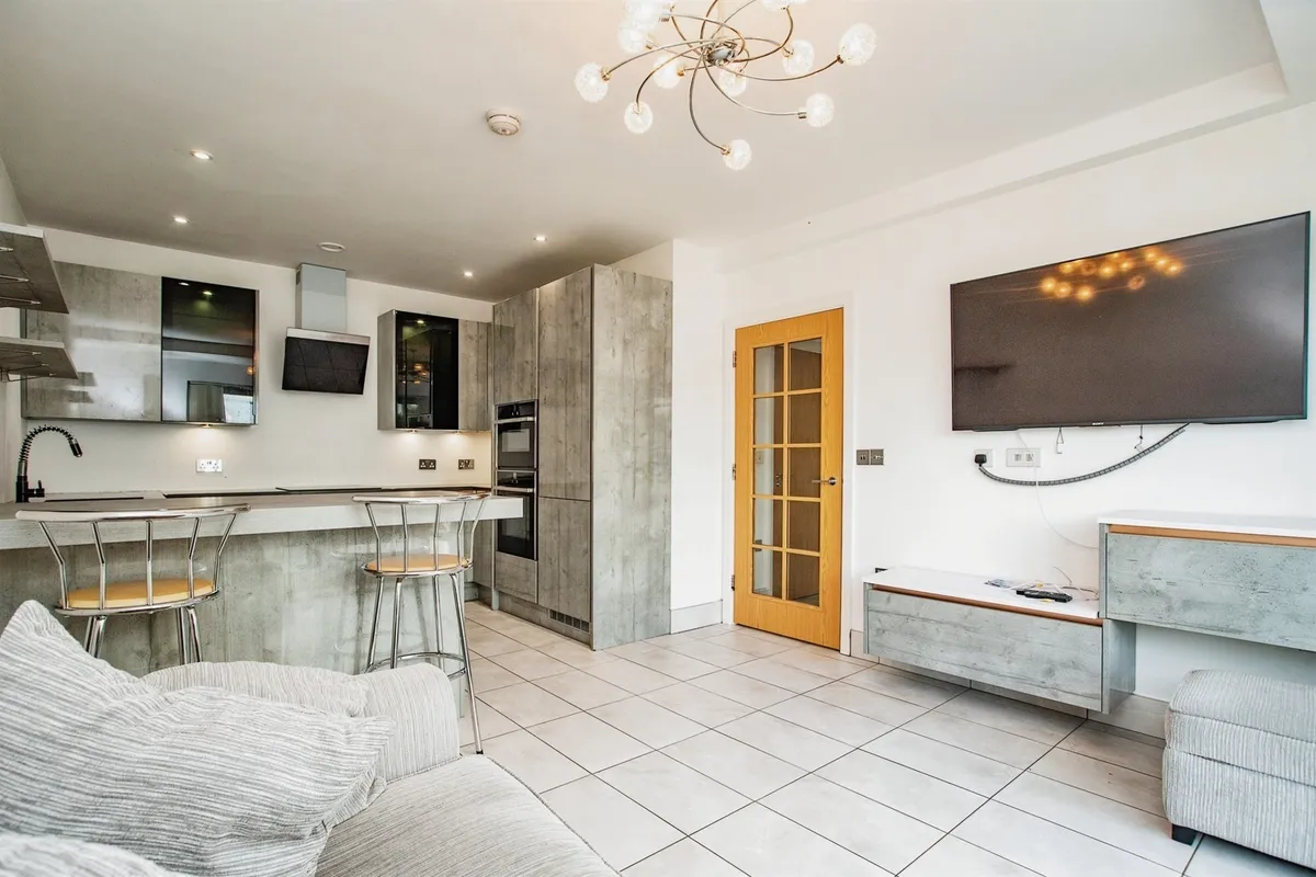 Flat Croxley Road in Dacorum