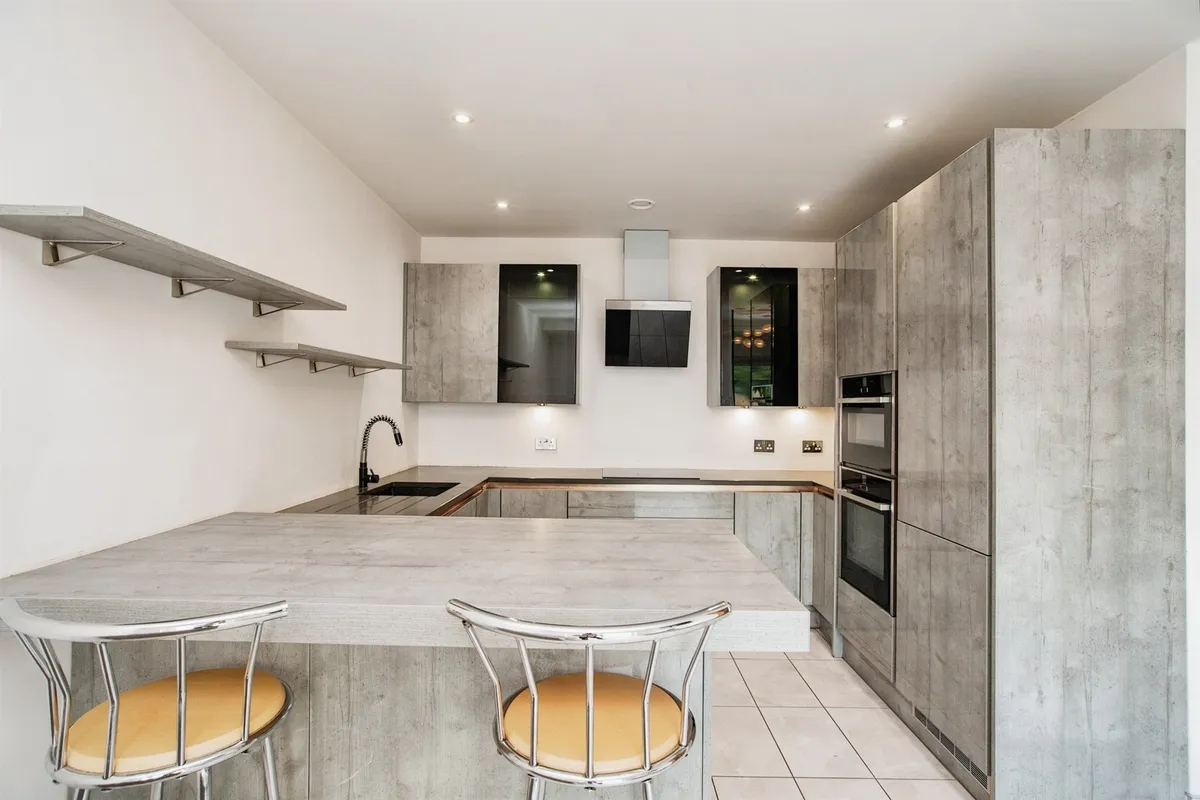 Flat Croxley Road in Dacorum