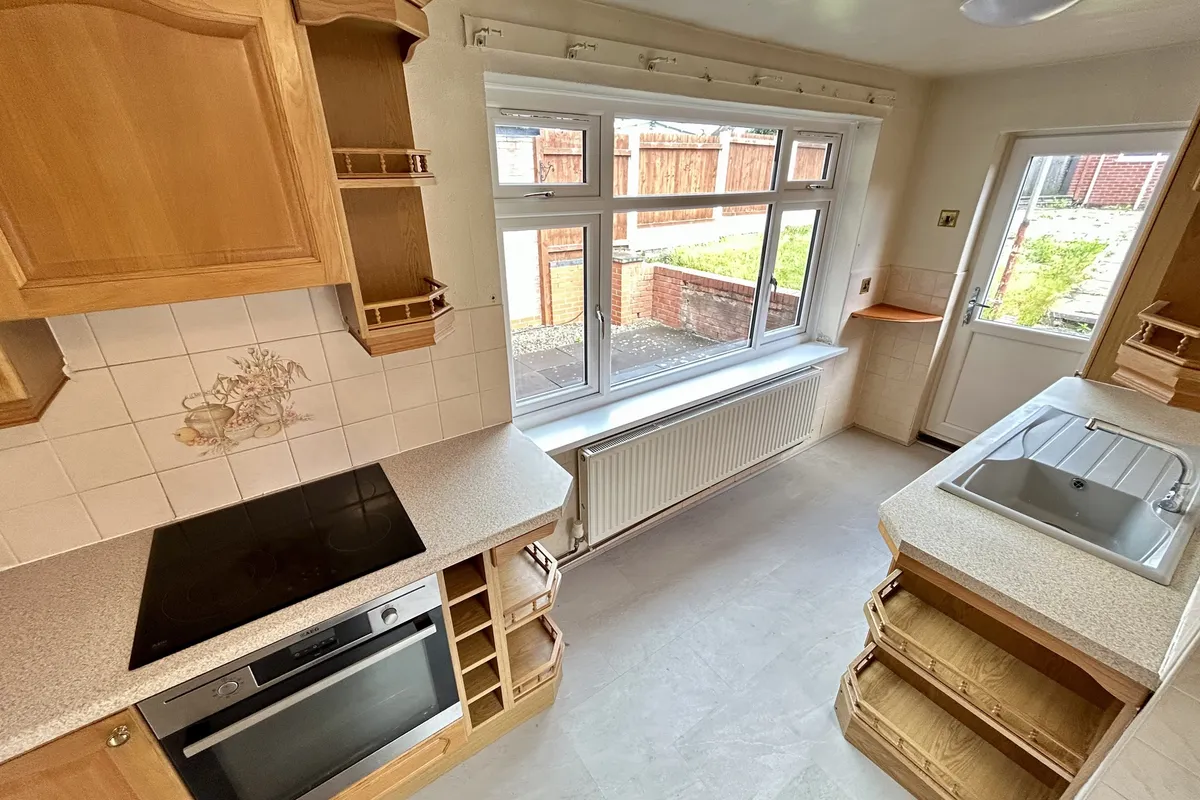 House Newland Grove in Brierley Hill