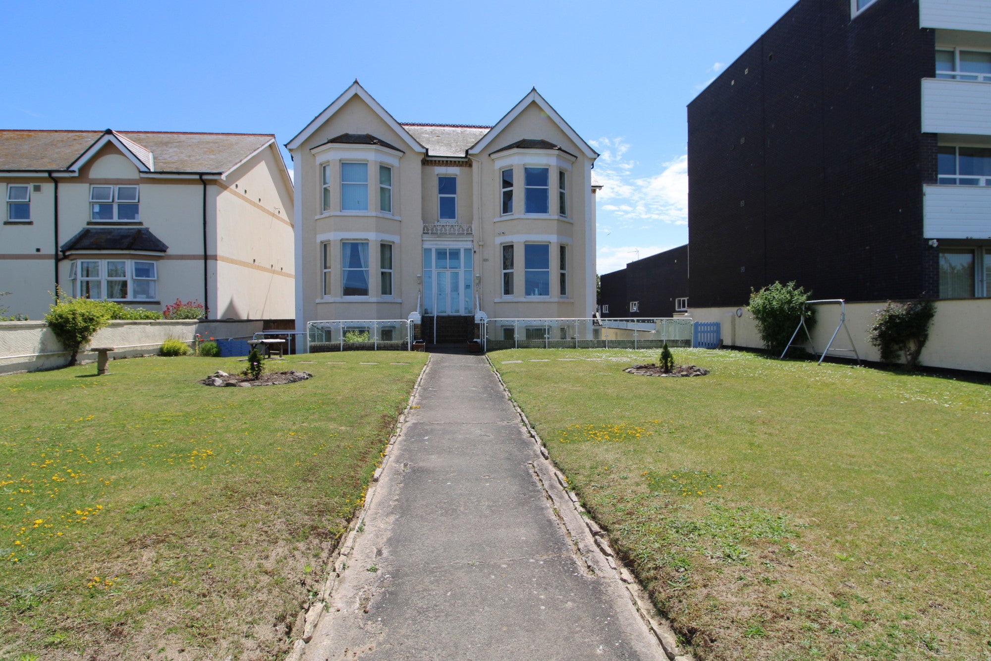 Flat Fairfield Avenue in Rhyl