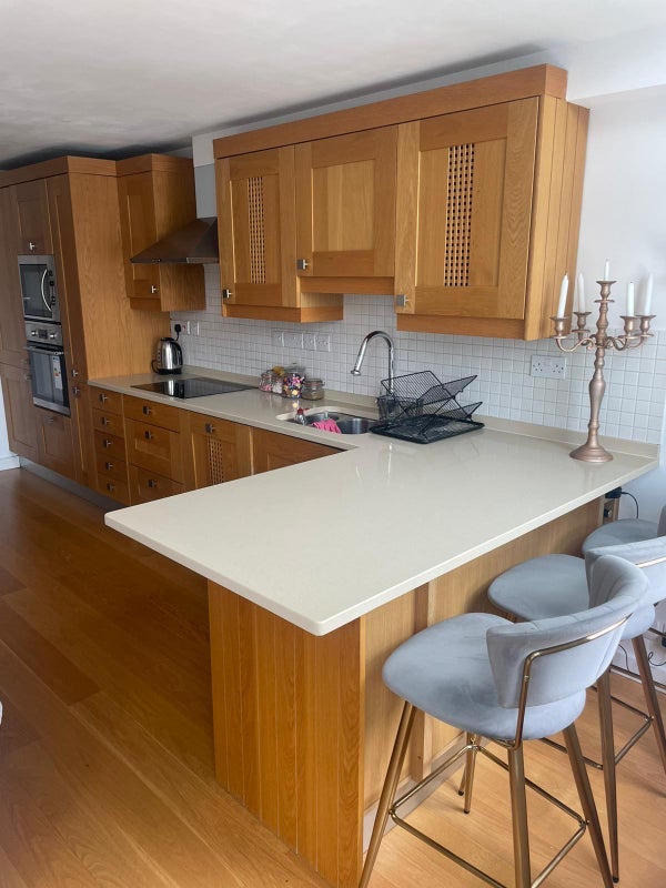 Room Killyon Road in Greater London