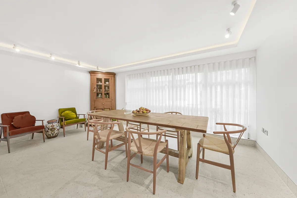 Flat Montagu Mews South in City of Westminster