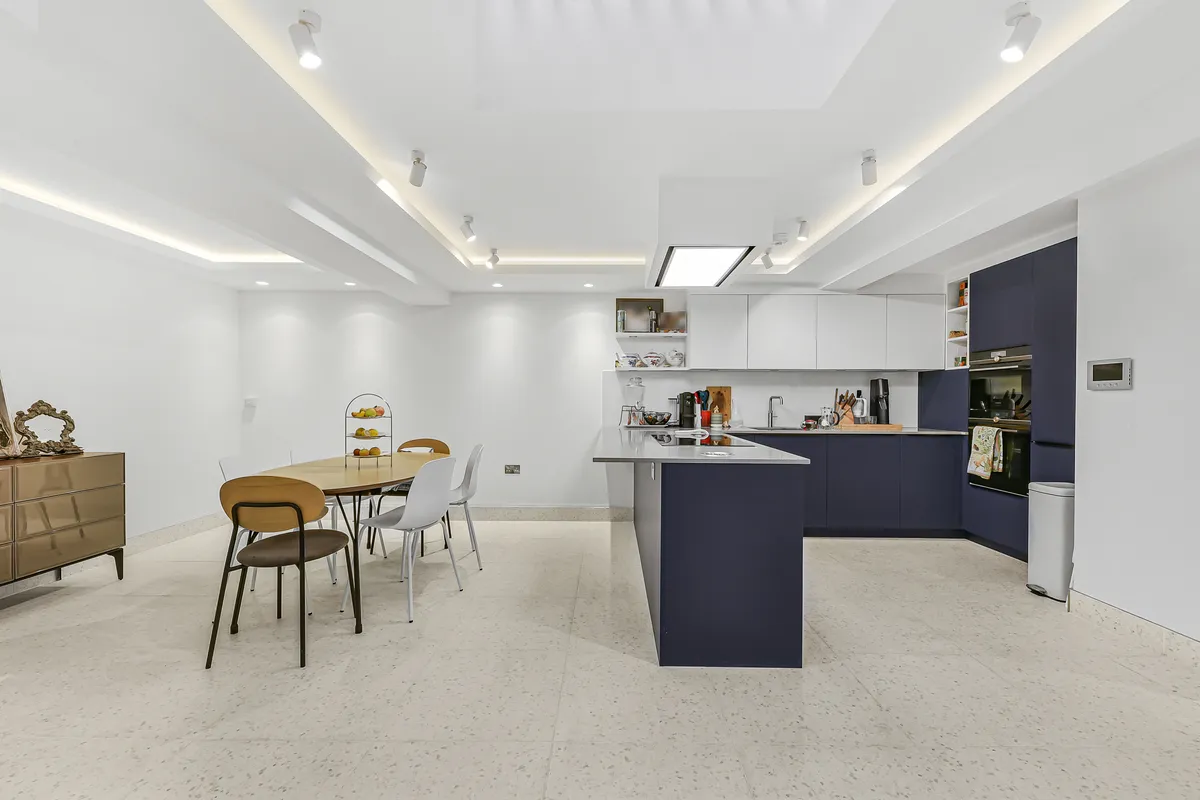 Flat Montagu Mews South in City of Westminster