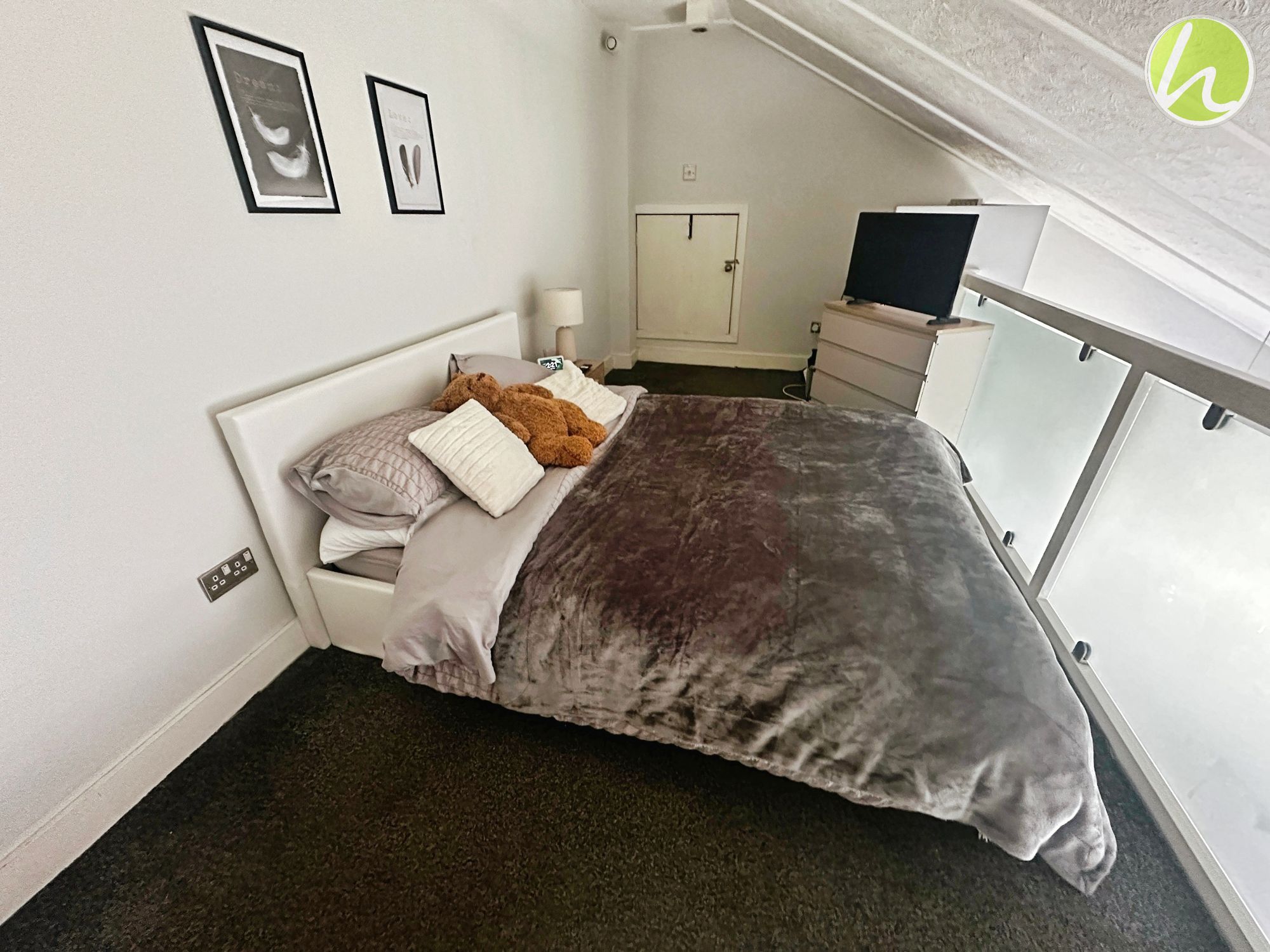 Flat Runnymede Road in Stanford-le-Hope