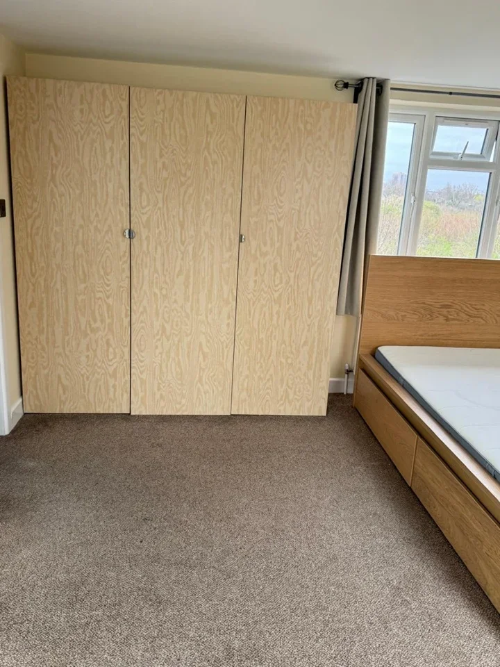 Room Evesham Close in Greater London