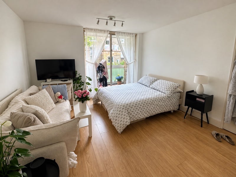 Room Westbourne Park Road in City of Westminster