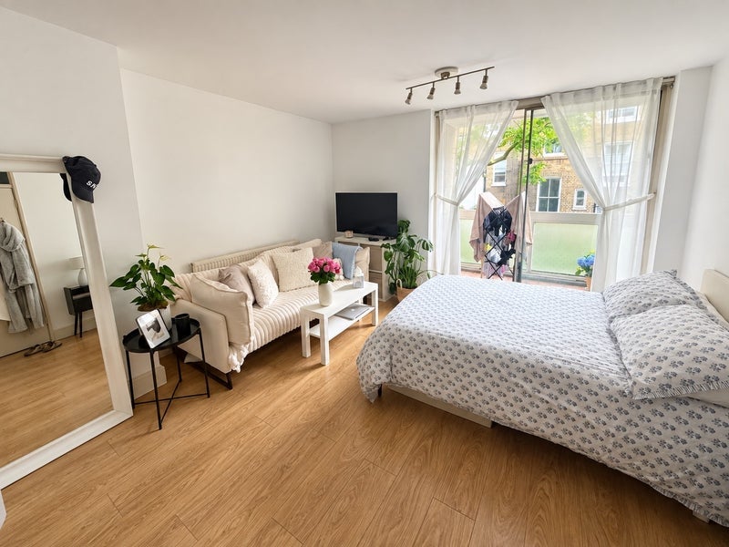 Room Westbourne Park Road in City of Westminster