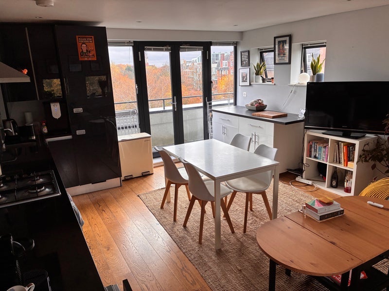 Room Liverpool Road in Greater London