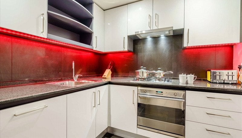 Flat Westferry Circus in Greater London