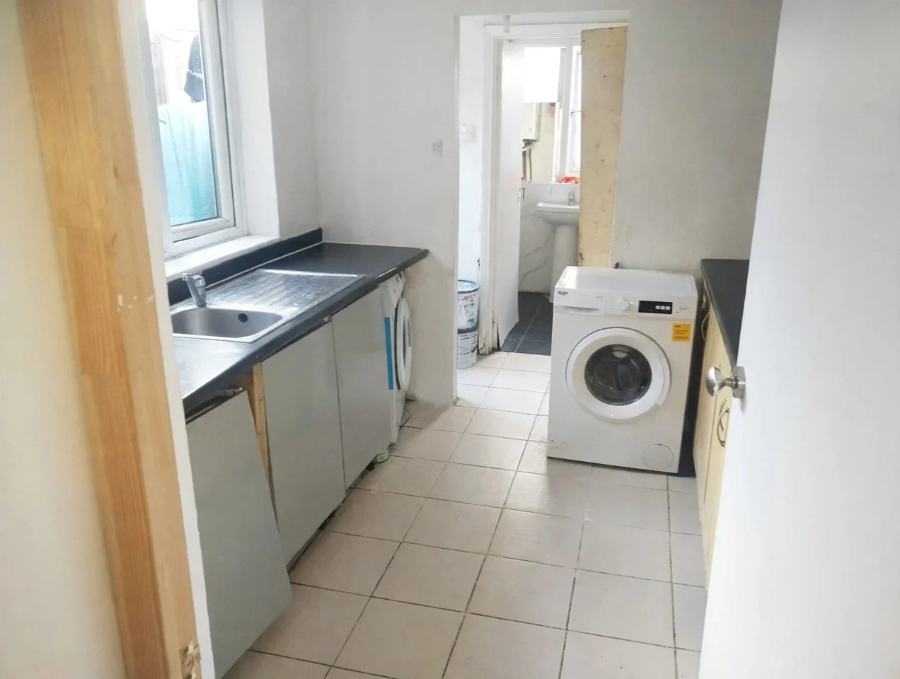 Room Selby Road in Greater London