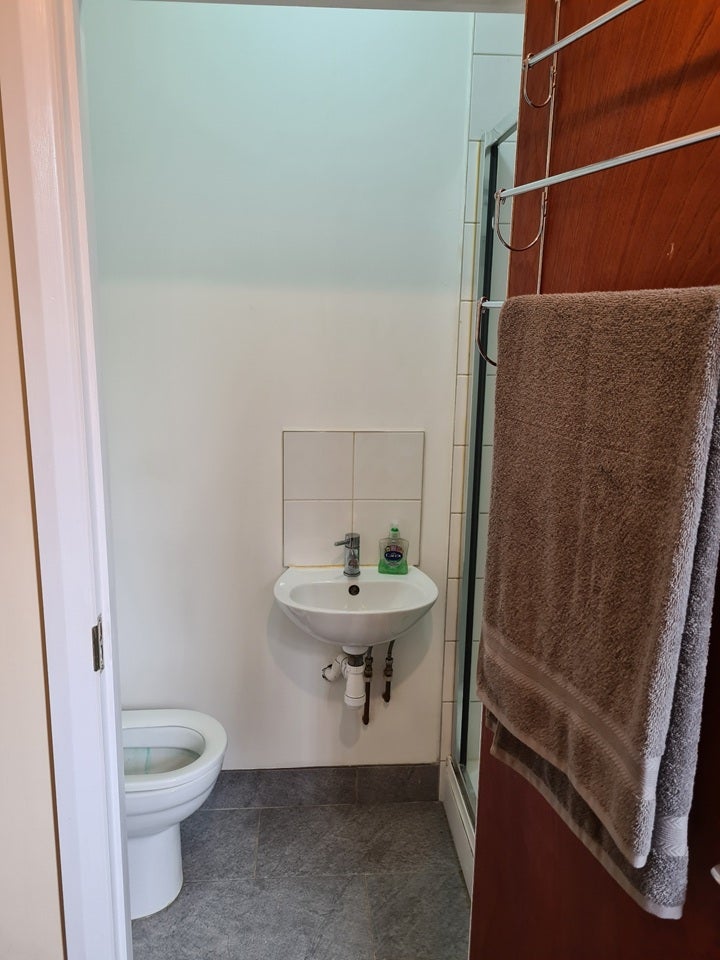 Room Elmhurst Road in Slough