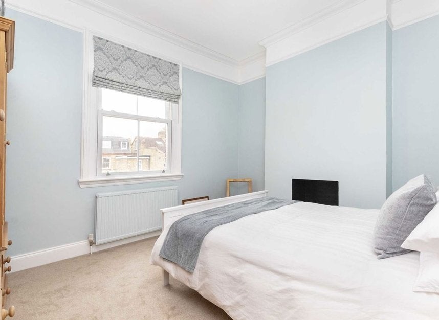 Flat Tabor Grove in Greater London
