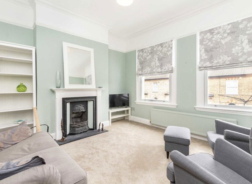 Flat Tabor Grove in Greater London