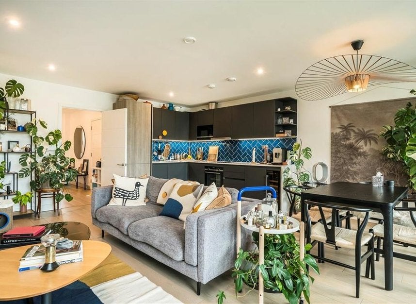 Flat Gorsuch Place in Greater London