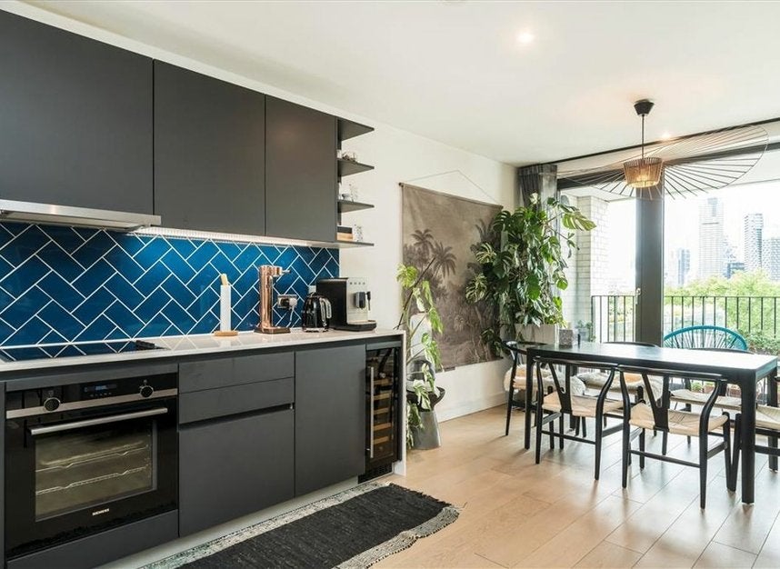 Flat Gorsuch Place in Greater London