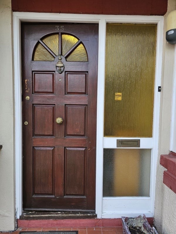 Room Cleveley Crescent in Greater London