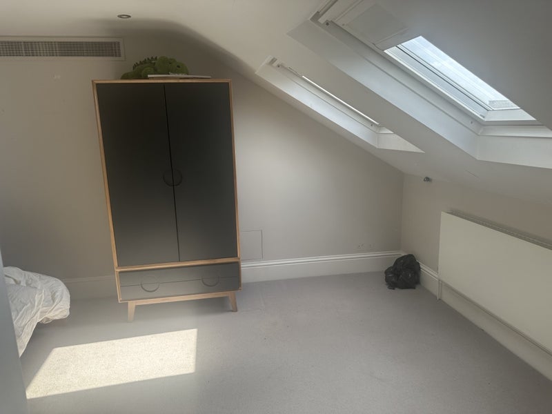 Room Leathwaite Road in Greater London
